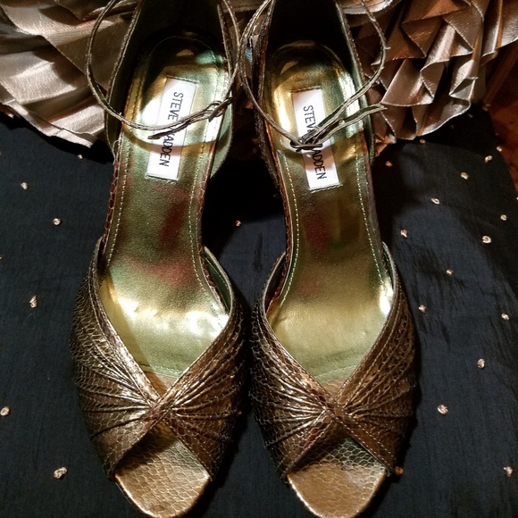Steve Madden Metallic Heels With Peep toe Sz 8 - Picture 8 of 8